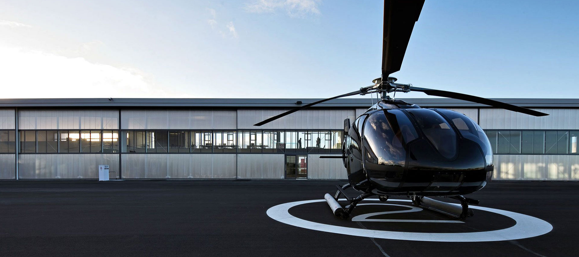 Leisure Helicopter charter, Service Banner - Gulf Air